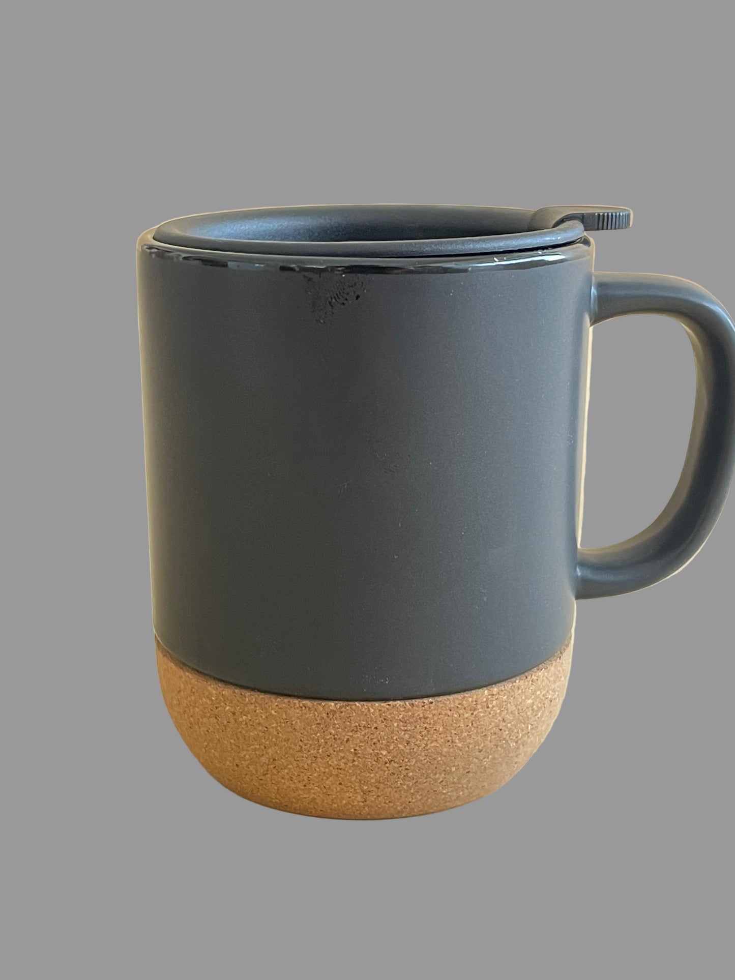 BLACK CERAMIC MUGS WITH ECO-FRIENDLY BROWN LID AT THE BOTTOM