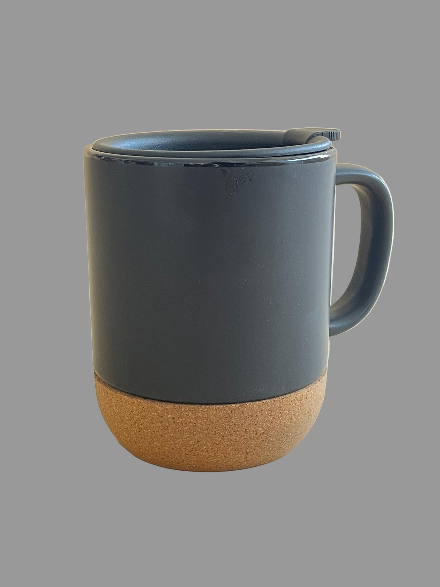 BLACK CERAMIC MUGS WITH ECO-FRIENDLY BROWN LID AT THE BOTTOM