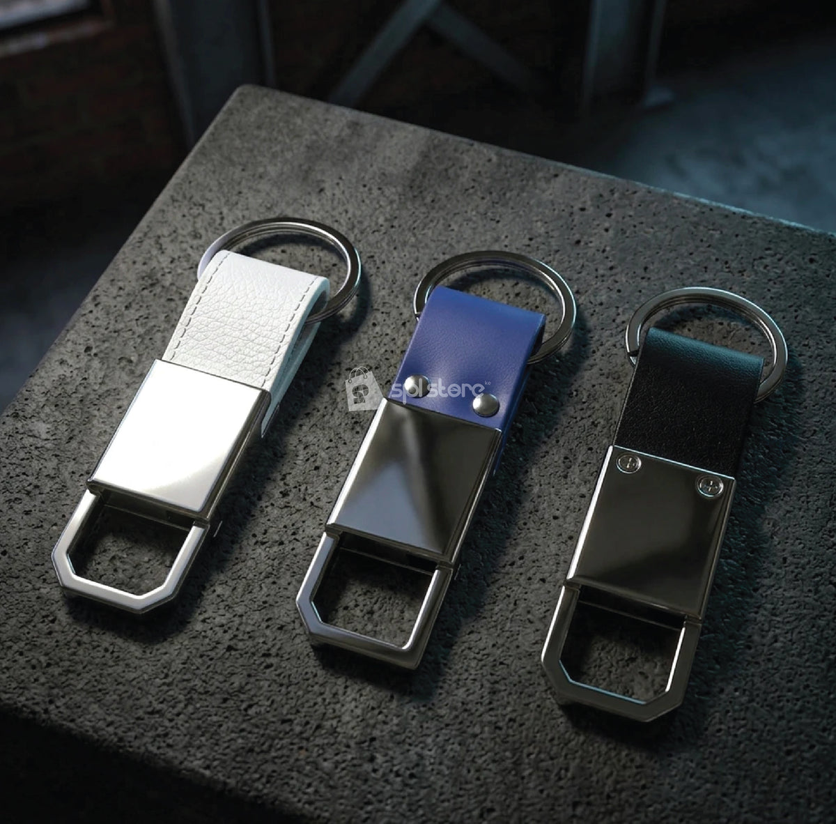 KEYRING WITH FINE LEATHER FINISH